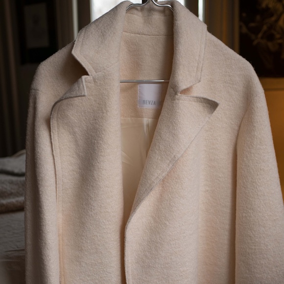 Winter wool coat - Picture 1 of 8